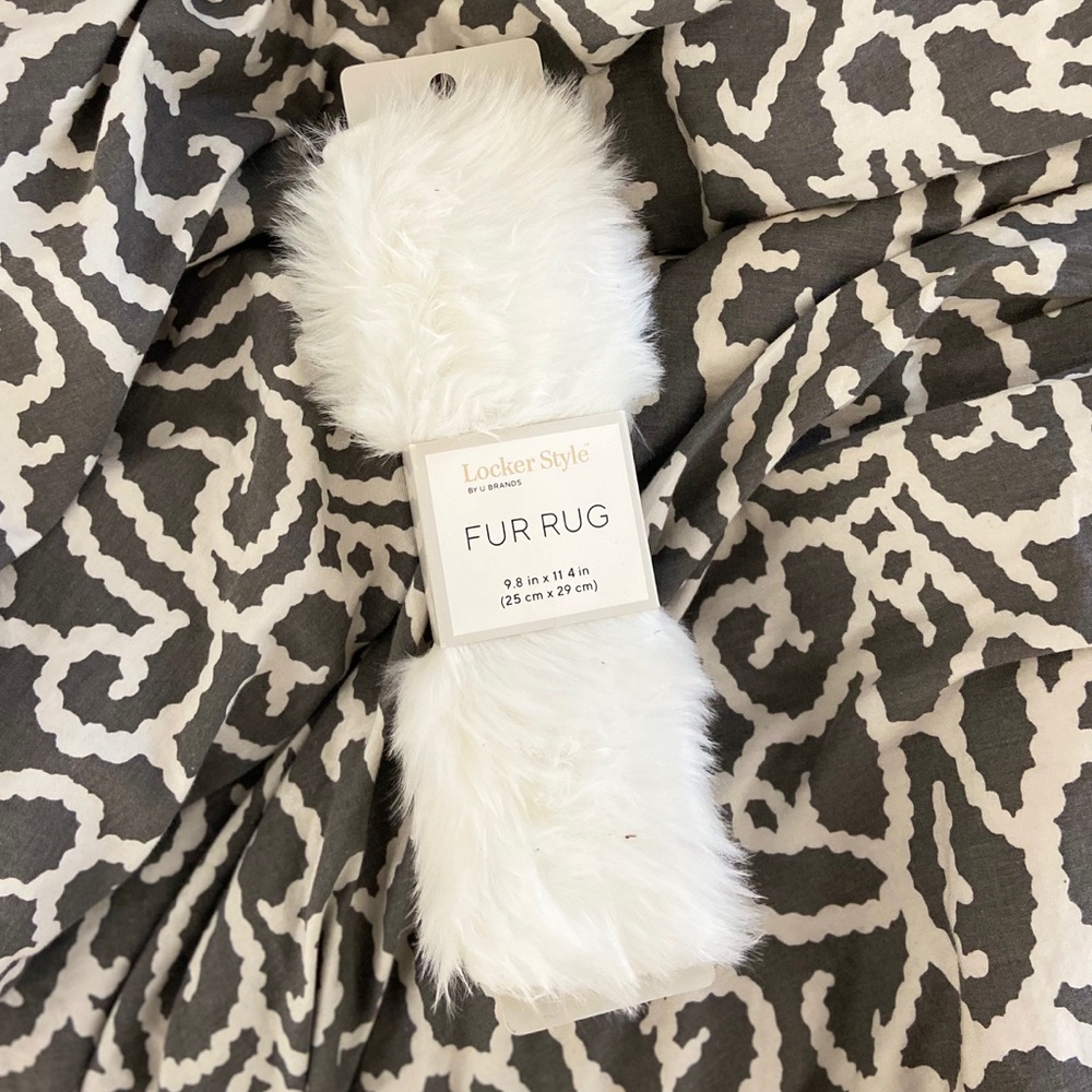 Locker rug